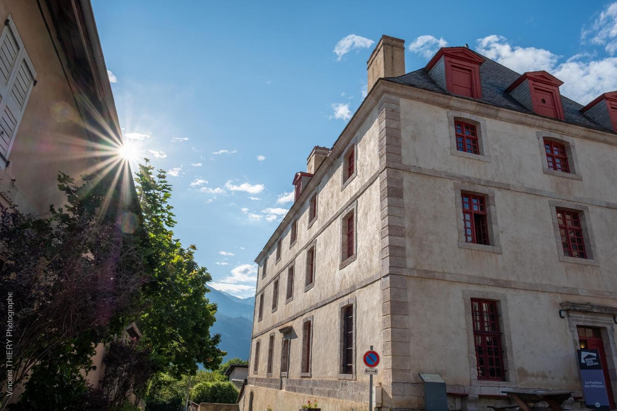 Le Pavillon Des Officiers Apart otel Mont-Dauphin Dış mekan fotoğraf
